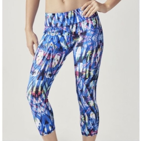 Fabletics Salar Printed PowerHold Capri Leggings - Picture 4 of 7